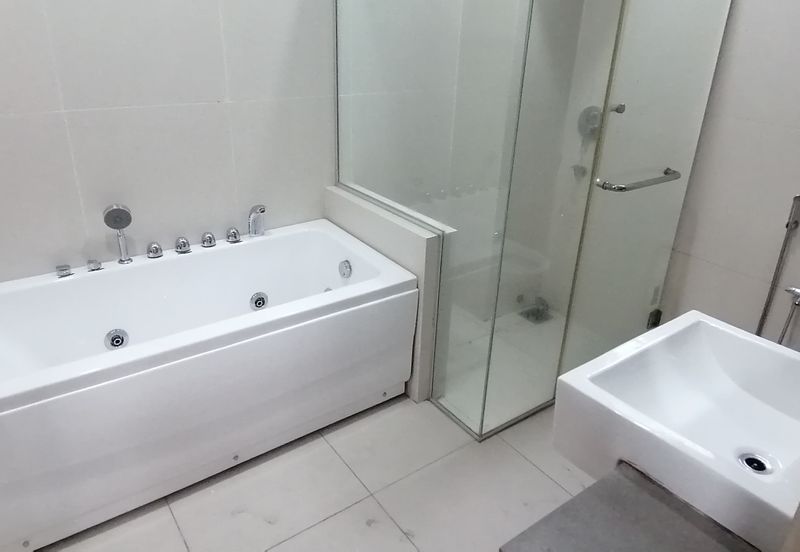 OUG/Happy Garden 4.5 Storey Gated Guarded House