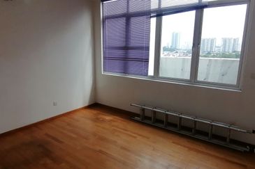 OUG/Happy Garden 4.5 Storey Gated Guarded House