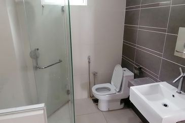 OUG/Happy Garden 4.5 Storey Gated Guarded House