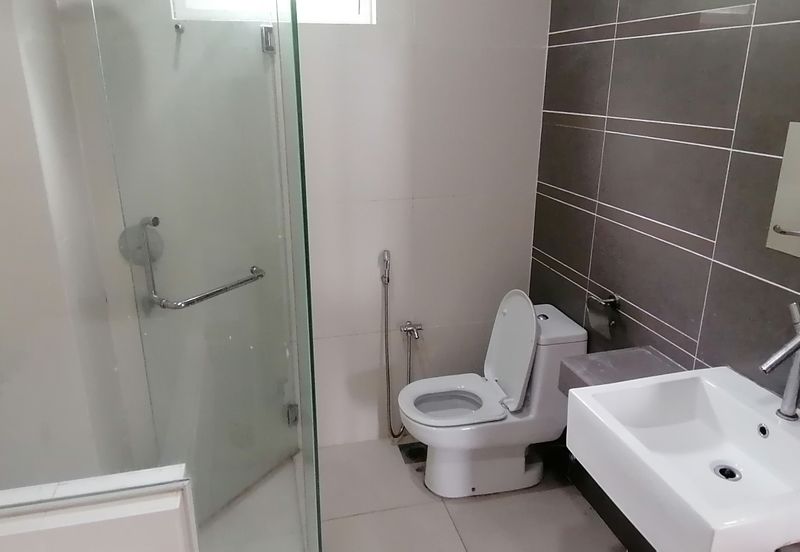 OUG/Happy Garden 4.5 Storey Gated Guarded House