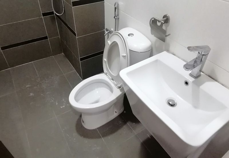 OUG/Happy Garden 4.5 Storey Gated Guarded House