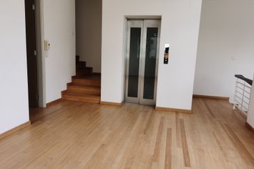 OUG/Happy Garden 4.5 Storey Gated Guarded House