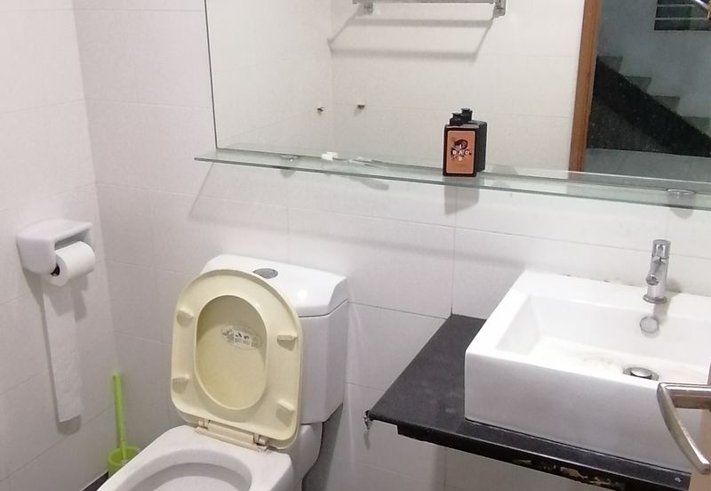 OUG/Taman Yarl 3 Storey Semi D Freehold For Sale