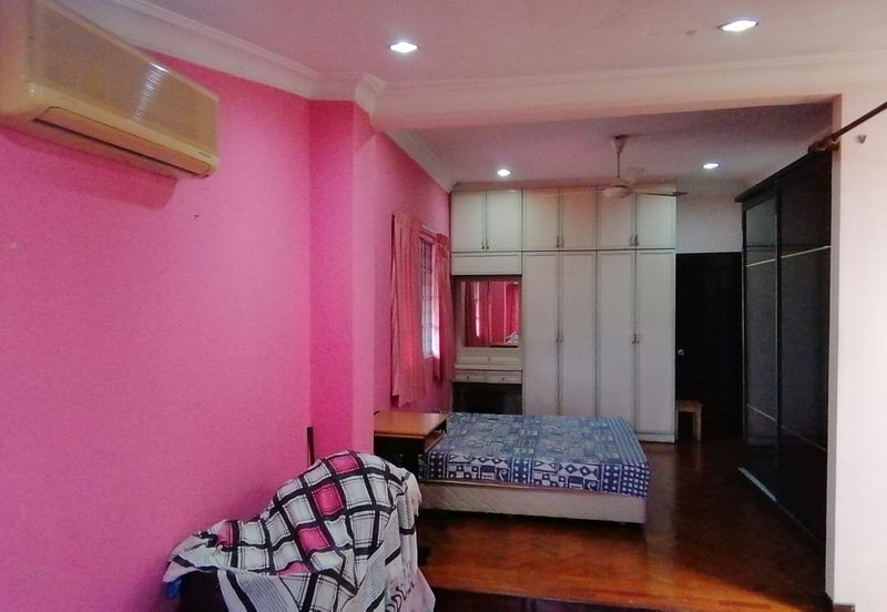 OUG/Taman United 2 Storey Corner Bungalow For Rent