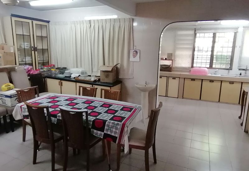 OUG/Taman United 2 Storey Corner Bungalow For Rent