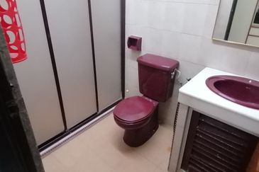 OUG/Taman United 2 Storey Corner Bungalow For Rent