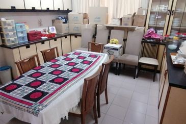 OUG/Taman United 2 Storey Corner Bungalow For Rent