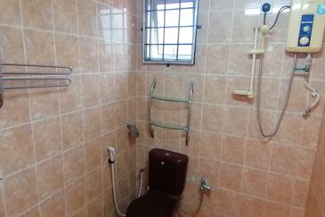 OUG/Taman United 2 Storey Corner Bungalow For Rent