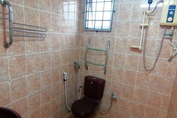 OUG/Taman United 2 Storey Corner Bungalow For Rent