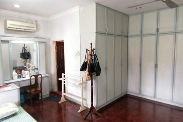 OUG/Taman United 2 Storey Corner Bungalow For Rent
