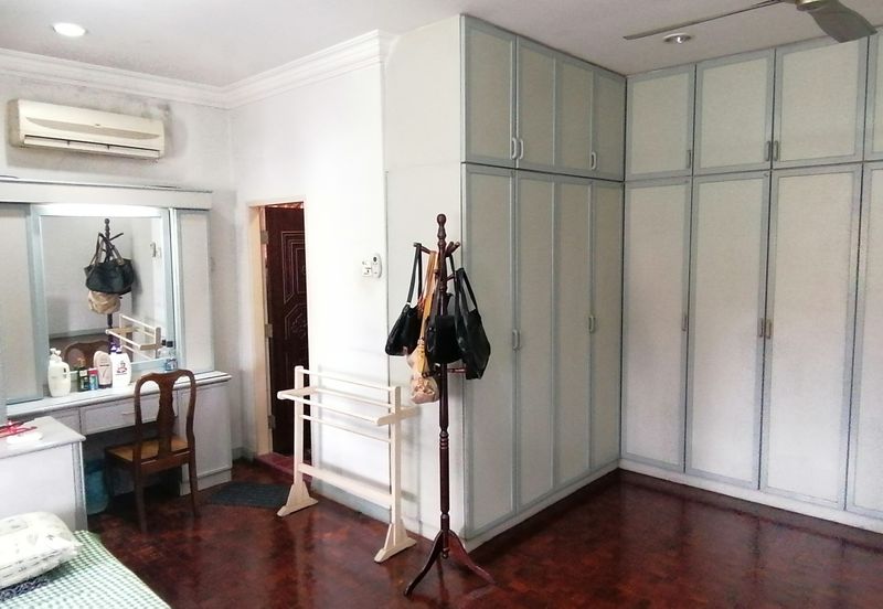 OUG/Taman United 2 Storey Corner Bungalow For Rent