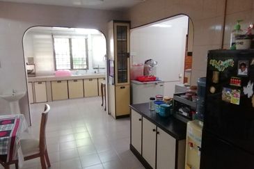 OUG/Taman United 2 Storey Corner Bungalow For Rent