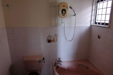 OUG/Happy Garden Corner 2 Storey Renovated Semi D