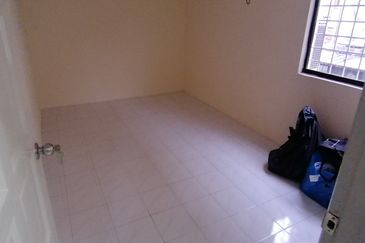 OUG/Happy Garden Corner 2 Storey Renovated Semi D