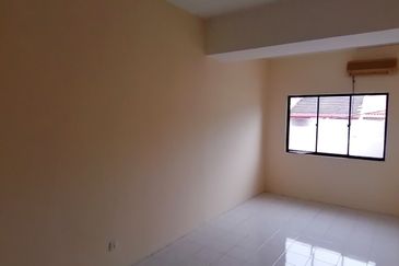 OUG/Happy Garden Corner 2 Storey Renovated Semi D