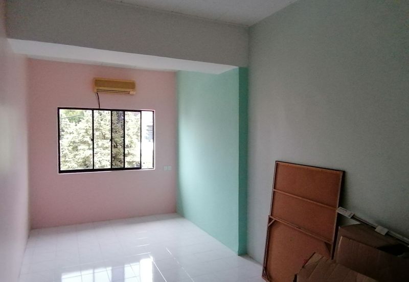 OUG/Happy Garden Corner 2 Storey Renovated Semi D