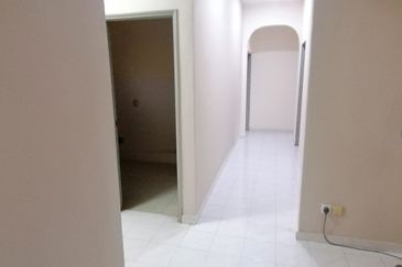 OUG/Happy Garden Corner 2 Storey Renovated Semi D