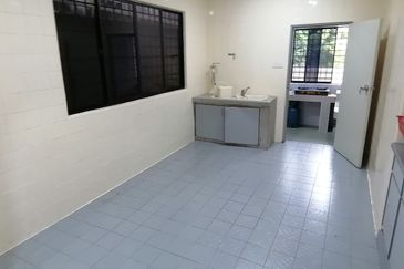 OUG/Happy Garden Corner 2 Storey Renovated Semi D