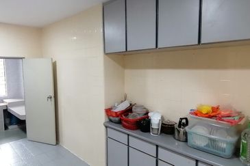 OUG/Happy Garden Corner 2 Storey Renovated Semi D