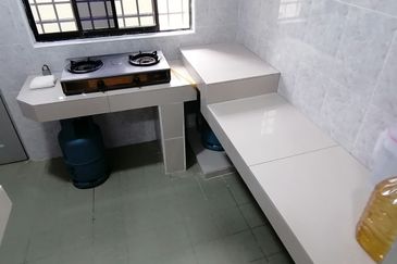 OUG/Happy Garden Corner 2 Storey Renovated Semi D