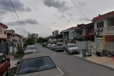 OUG 2 Storey Terrace Facing West For Sale