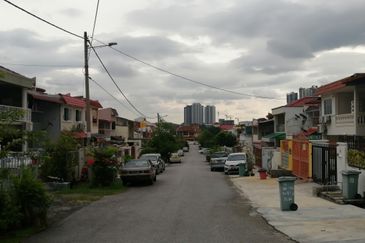 OUG 2 Storey Terrace Facing West For Sale