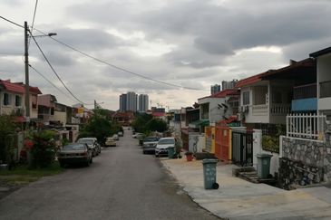 OUG 2 Storey Terrace Facing West For Sale