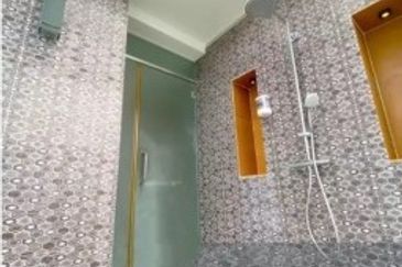 OUG/Taman United 3 Storey Renovated Bungalow