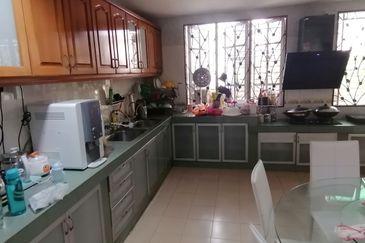 OUG/Taman Yarl 3 Storey Renovated Semi D For Sale