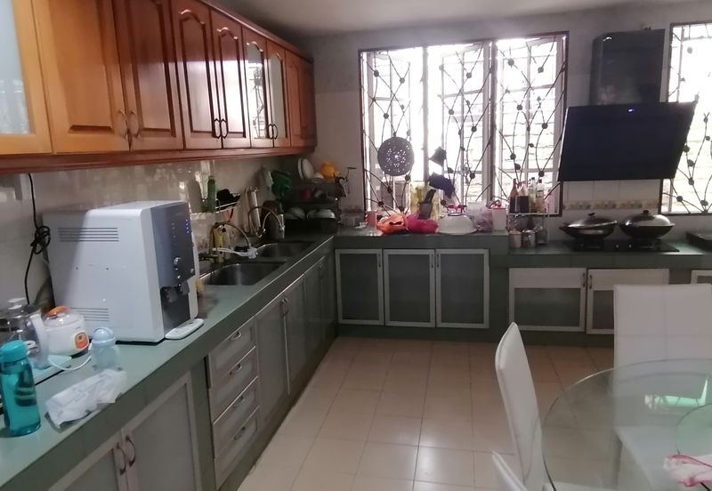 OUG/Taman Yarl 3 Storey Renovated Semi D For Sale