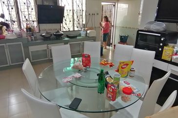 OUG/Taman Yarl 3 Storey Renovated Semi D For Sale