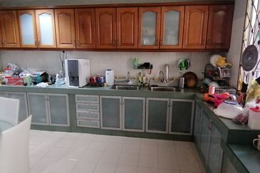 OUG/Taman Yarl 3 Storey Renovated Semi D For Sale