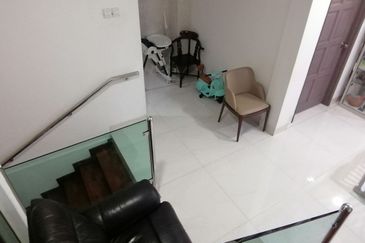 OUG/Taman Yarl 3 Storey Renovated Semi D For Sale