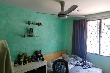 OUG/Taman Yarl 3 Storey Renovated Semi D For Sale