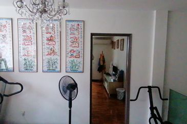 OUG/Taman Yarl 3 Storey Renovated Semi D For Sale