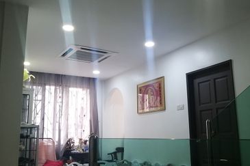 OUG/Taman Yarl 3 Storey Renovated Semi D For Sale