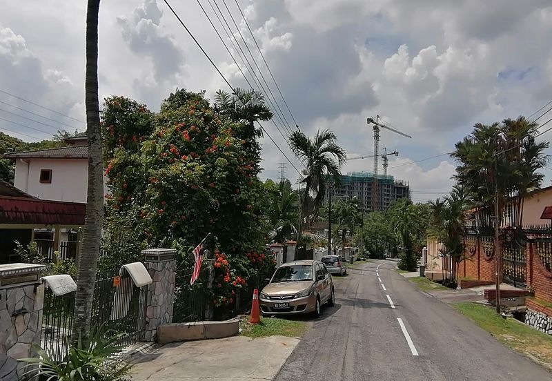 OUG/Taman United 1 Storey Bungalow With Big Land