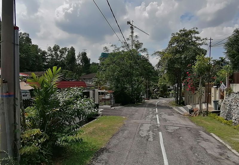 OUG/Taman United 1 Storey Bungalow With Big Land