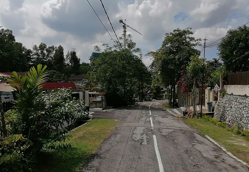 OUG/Taman United 1 Storey Bungalow With Big Land