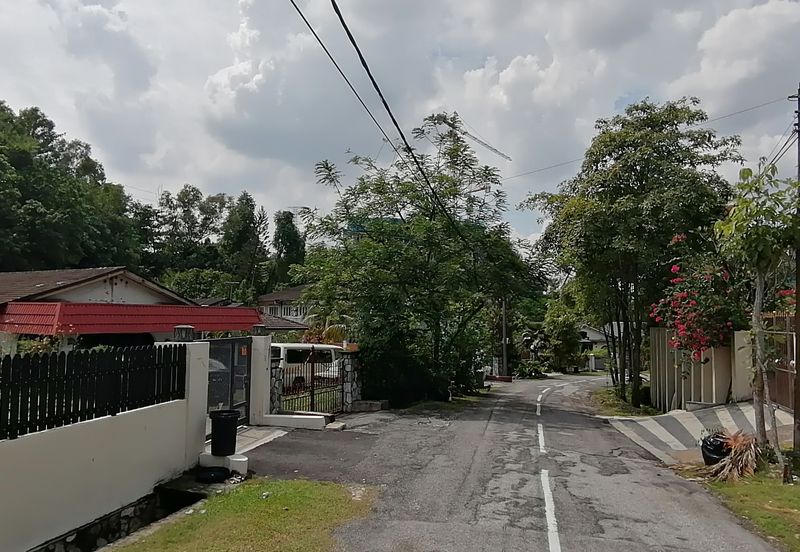 OUG/Taman United 1 Storey Bungalow With Big Land