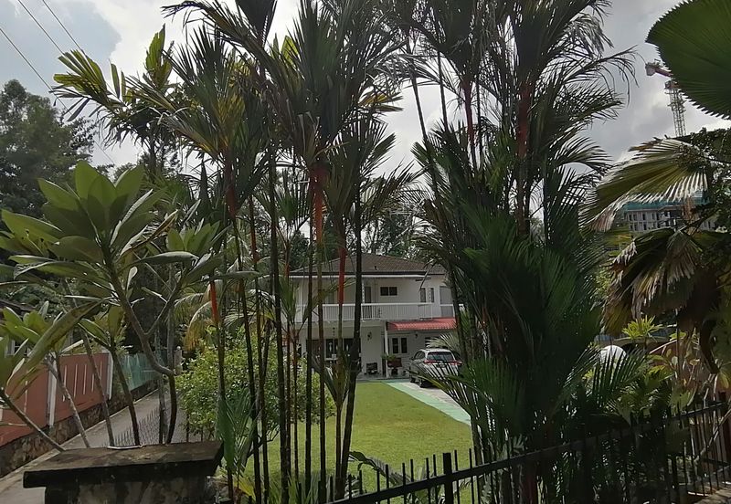 OUG/Taman United 1 Storey Bungalow With Big Land