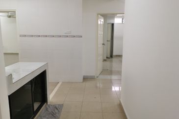 OUG 2 Storey Terrace Corner For Rent