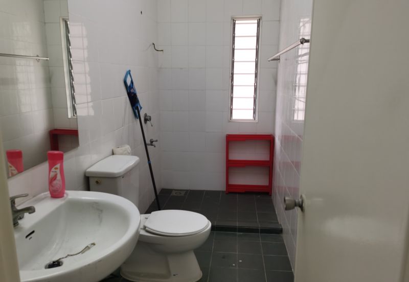 OUG 2 Storey Terrace Corner For Rent