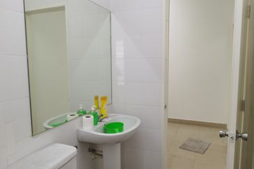 OUG 2 Storey Terrace Corner For Rent