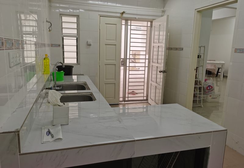 OUG 2 Storey Terrace Corner For Rent