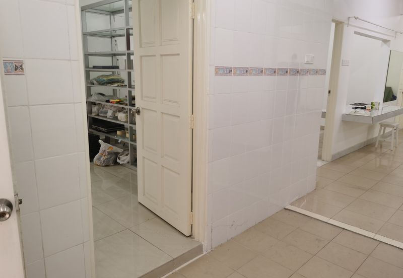 OUG 2 Storey Terrace Corner For Rent