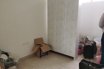 OUG 2 Storey Terrace Corner For Rent