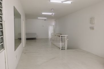 OUG 2 Storey Terrace Corner For Rent