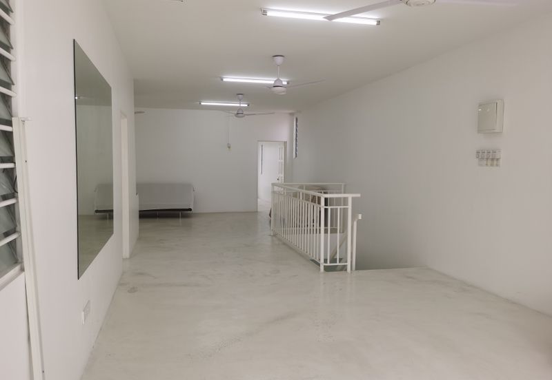 OUG 2 Storey Terrace Corner For Rent