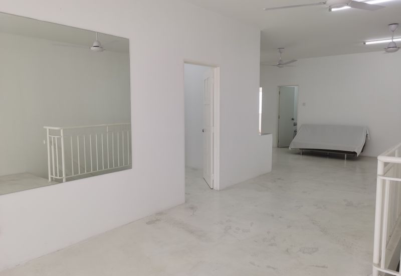 OUG 2 Storey Terrace Corner For Rent